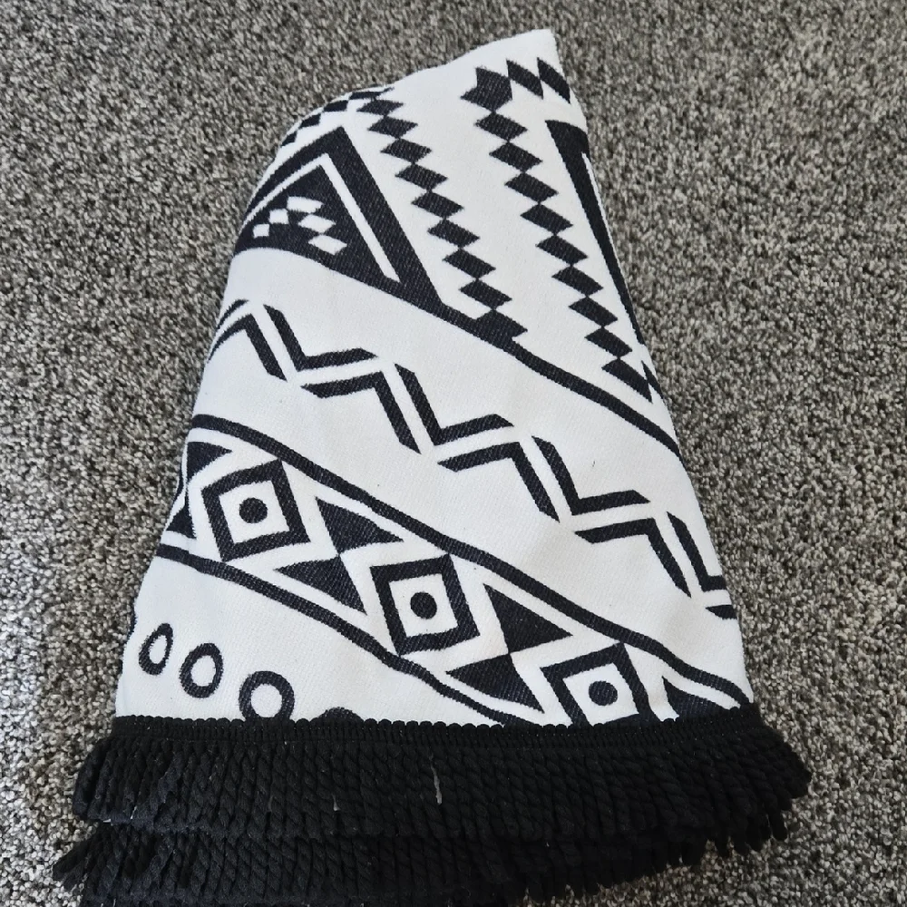DSW Black and White Geometric Fringe Beach Towel